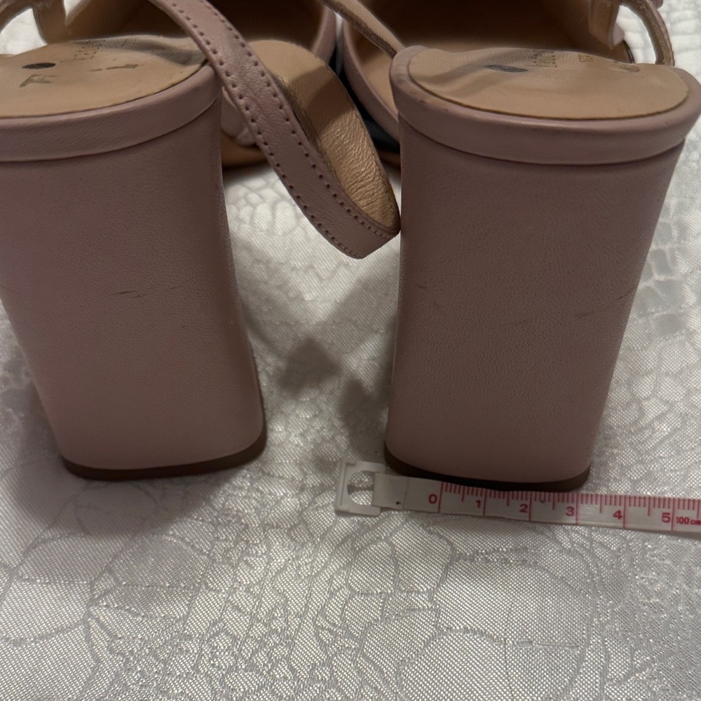 Kate Spade Black and Blush Heels. - Picture 4 of 12